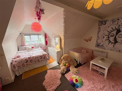 LOUNGE / BEDROOM
